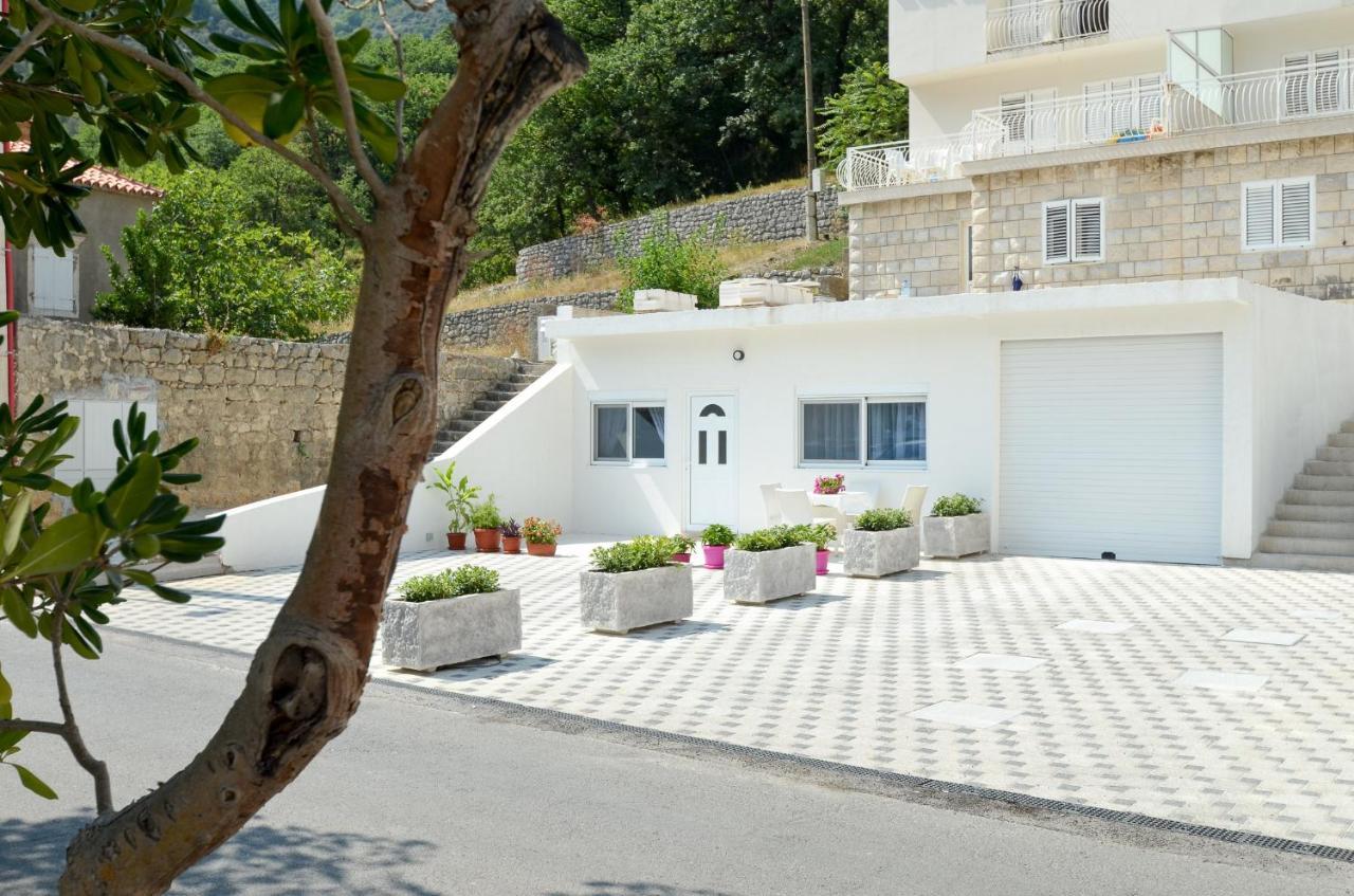 Seafront Apartment Vujovic Prčanj Eksteriør billede